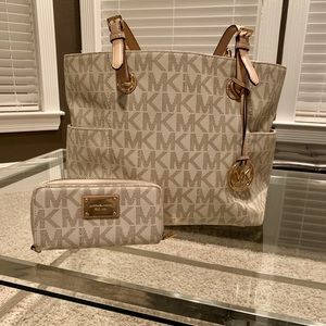 Michael Kors Purse & Wallet